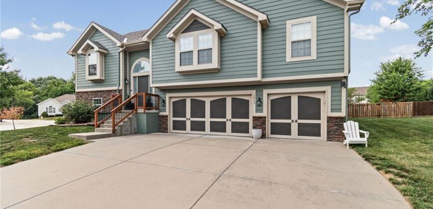 1913 White Tail Lane, Liberty, MO 64068