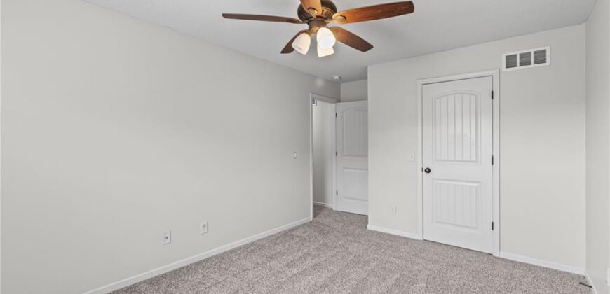 1913 White Tail Lane, Liberty, MO 64068
