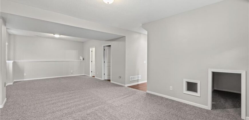 1913 White Tail Lane, Liberty, MO 64068