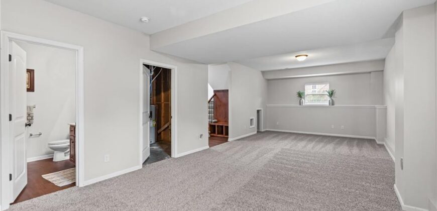 1913 White Tail Lane, Liberty, MO 64068