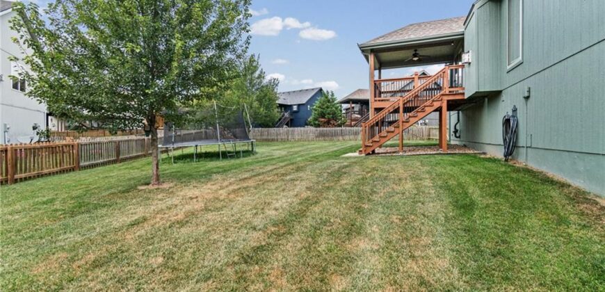 1913 White Tail Lane, Liberty, MO 64068