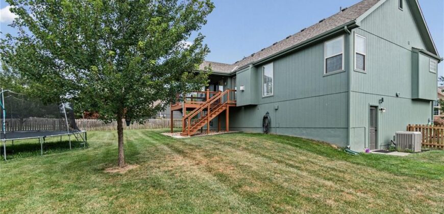 1913 White Tail Lane, Liberty, MO 64068