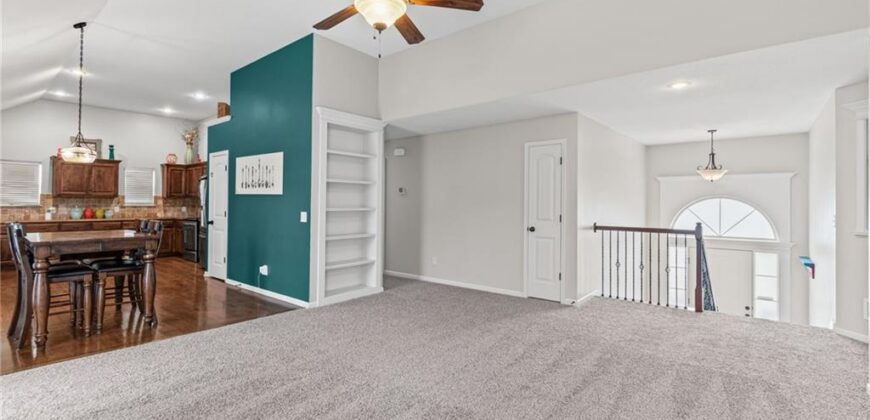 1913 White Tail Lane, Liberty, MO 64068