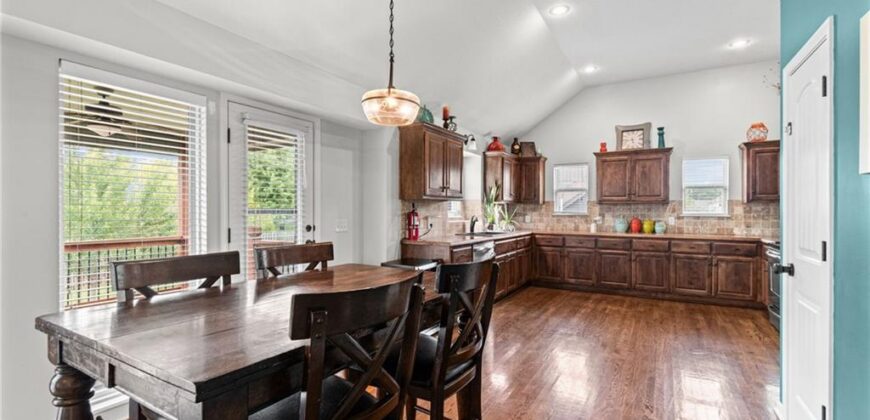 1913 White Tail Lane, Liberty, MO 64068