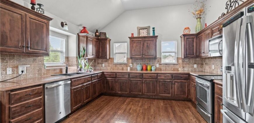 1913 White Tail Lane, Liberty, MO 64068