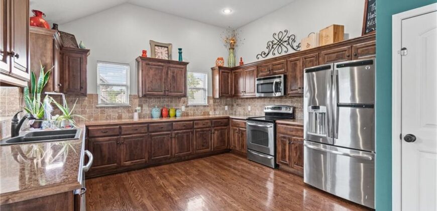 1913 White Tail Lane, Liberty, MO 64068