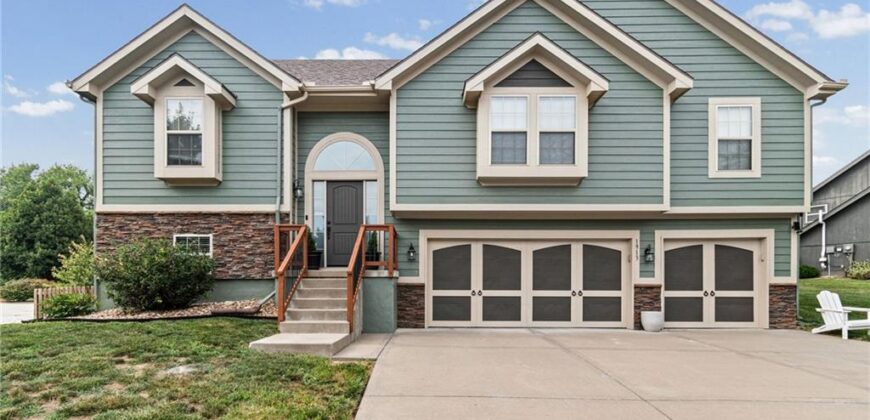 1913 White Tail Lane, Liberty, MO 64068