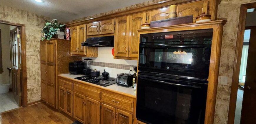 6001 78th Court, Kansas City, MO 64151