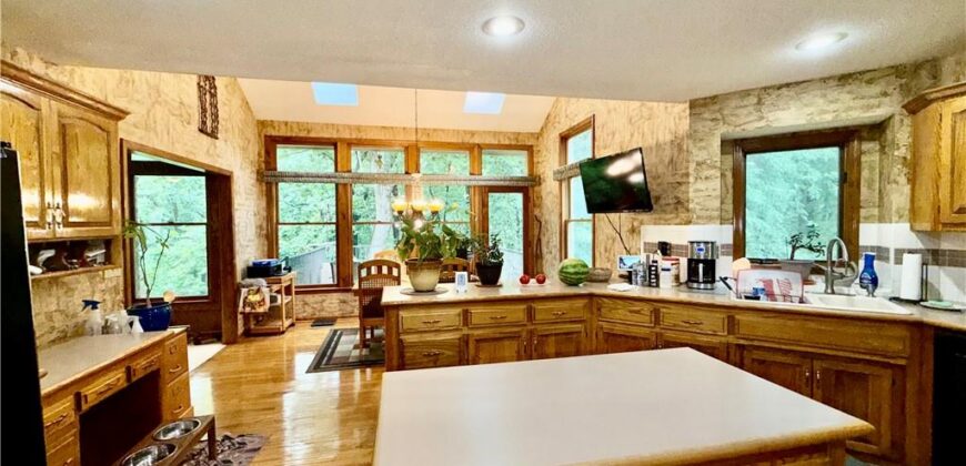 6001 78th Court, Kansas City, MO 64151
