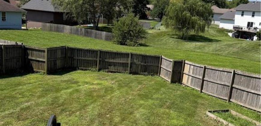 905 Paradise Lane, Smithville, MO 64089