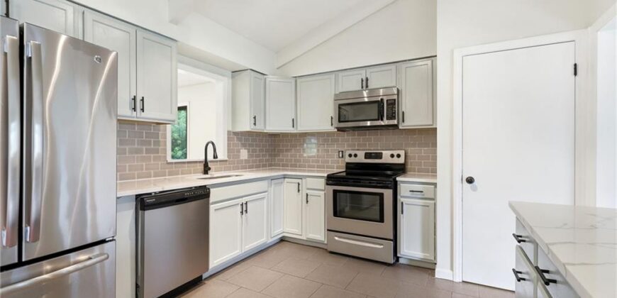 1702 NE Shady Lane Drive, Gladstone, MO 64118