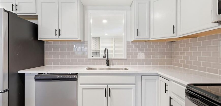 1702 NE Shady Lane Drive, Gladstone, MO 64118