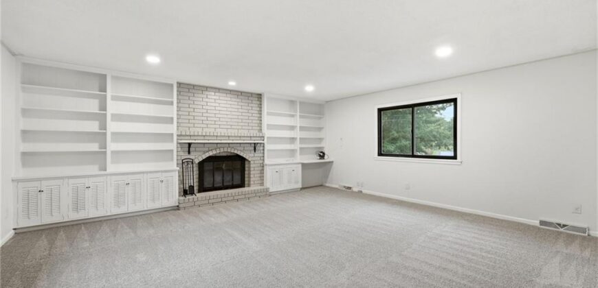 1702 NE Shady Lane Drive, Gladstone, MO 64118