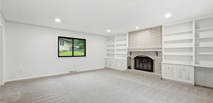 1702 NE Shady Lane Drive, Gladstone, MO 64118