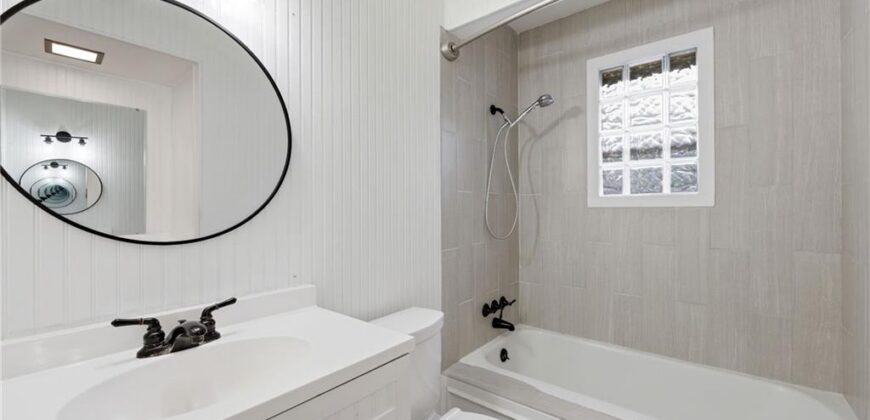 1702 NE Shady Lane Drive, Gladstone, MO 64118