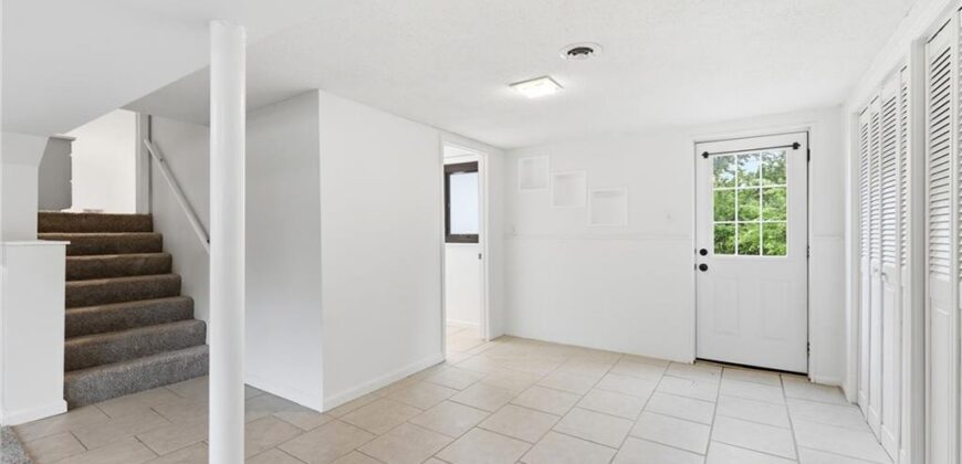 1702 NE Shady Lane Drive, Gladstone, MO 64118