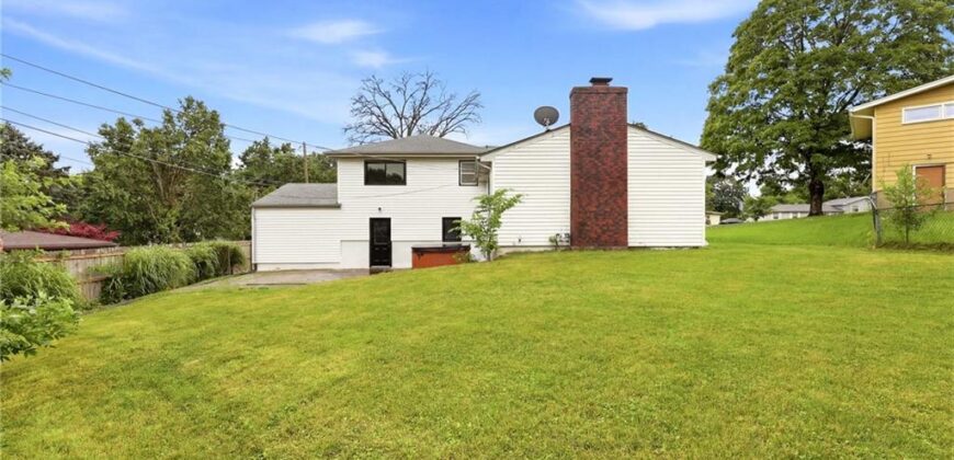 1702 NE Shady Lane Drive, Gladstone, MO 64118