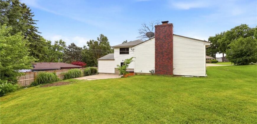 1702 NE Shady Lane Drive, Gladstone, MO 64118