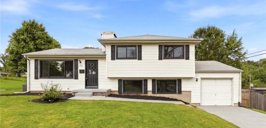 1702 NE Shady Lane Drive, Gladstone, MO 64118