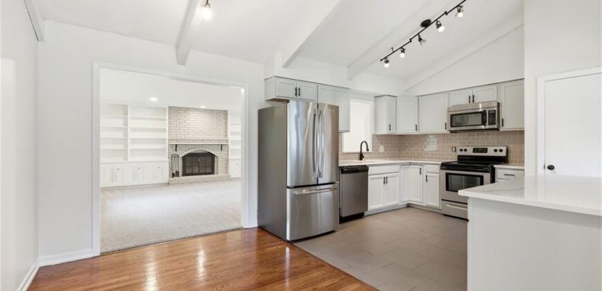 1702 NE Shady Lane Drive, Gladstone, MO 64118
