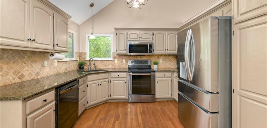 604 Hawthorne Place, Liberty, MO 64068