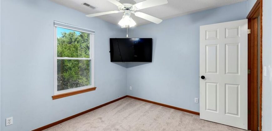 604 Hawthorne Place, Liberty, MO 64068