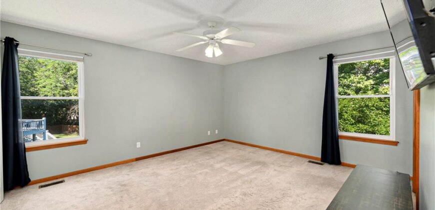 604 Hawthorne Place, Liberty, MO 64068