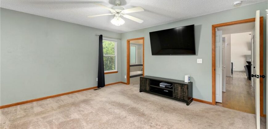 604 Hawthorne Place, Liberty, MO 64068