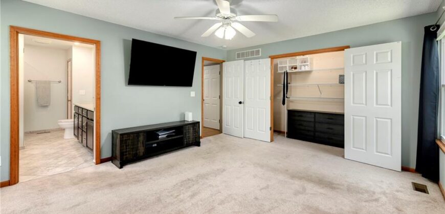 604 Hawthorne Place, Liberty, MO 64068