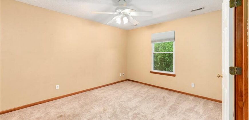 604 Hawthorne Place, Liberty, MO 64068