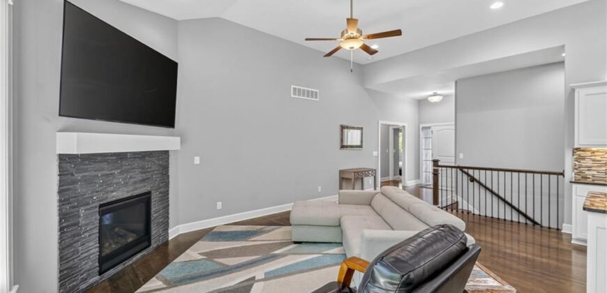 6229 N Green Hills Lane, Kansas City, MO 64151