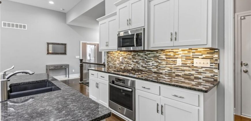 6229 N Green Hills Lane, Kansas City, MO 64151