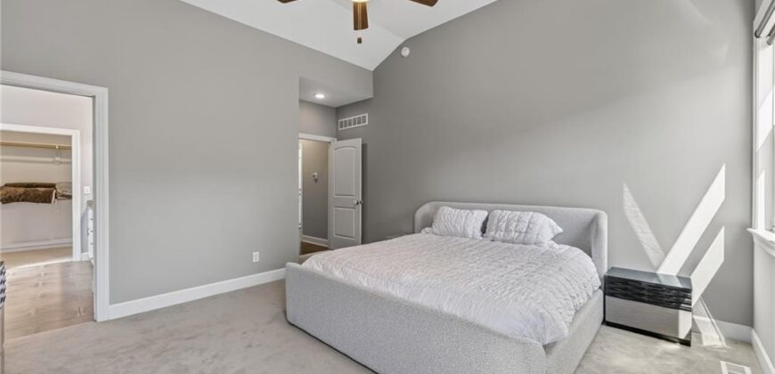 6229 N Green Hills Lane, Kansas City, MO 64151