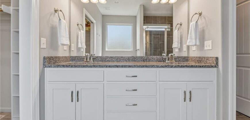 6229 N Green Hills Lane, Kansas City, MO 64151