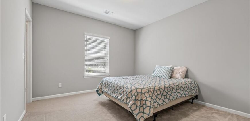 6229 N Green Hills Lane, Kansas City, MO 64151