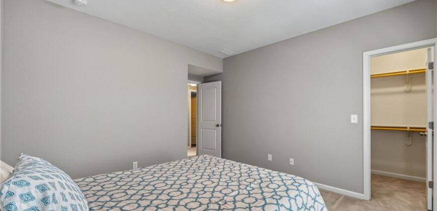 6229 N Green Hills Lane, Kansas City, MO 64151