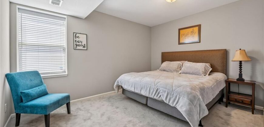 6229 N Green Hills Lane, Kansas City, MO 64151