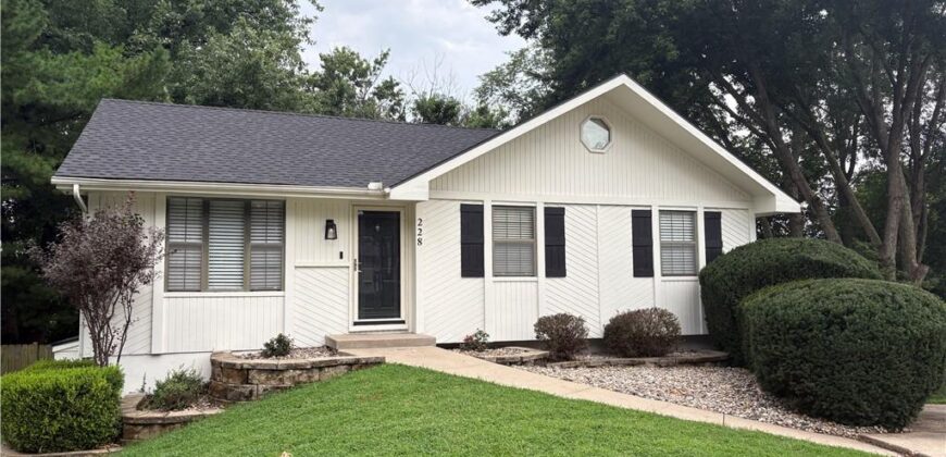 228 Richfield Court, Liberty, MO 64068