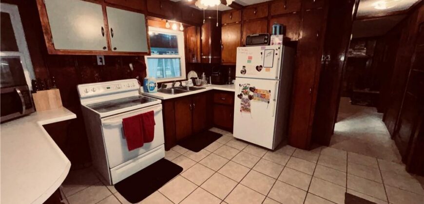 2404 NE 72nd Street, Kansas City, MO 64118