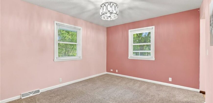 7305 N Harrison Street, Gladstone, MO 64118