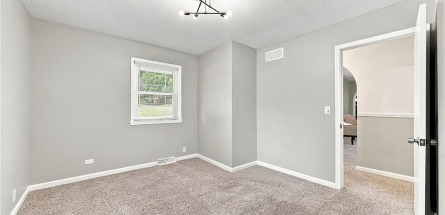 7305 N Harrison Street, Gladstone, MO 64118