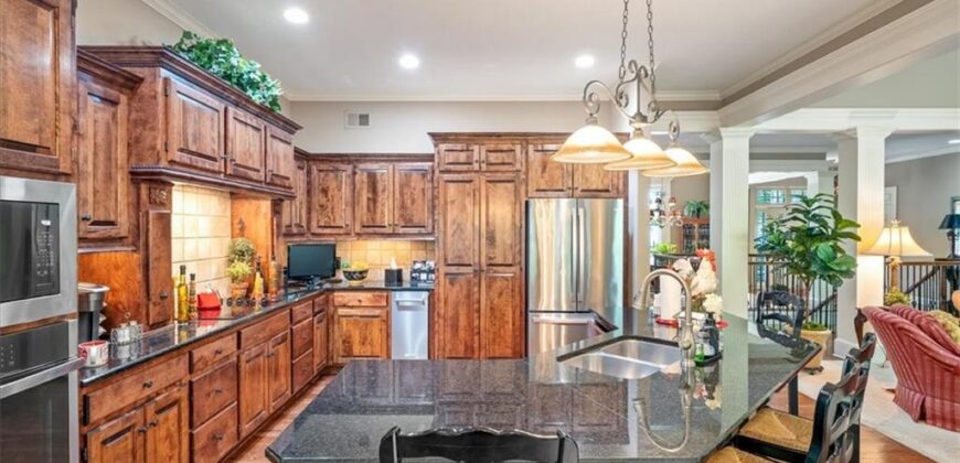 8604 N MARSH Avenue, Kansas City, MO 64157