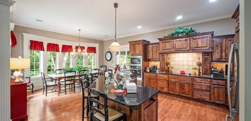 8604 N MARSH Avenue, Kansas City, MO 64157