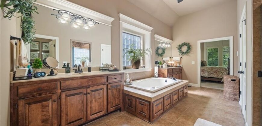 8604 N MARSH Avenue, Kansas City, MO 64157