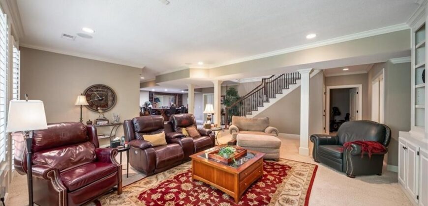 8604 N MARSH Avenue, Kansas City, MO 64157