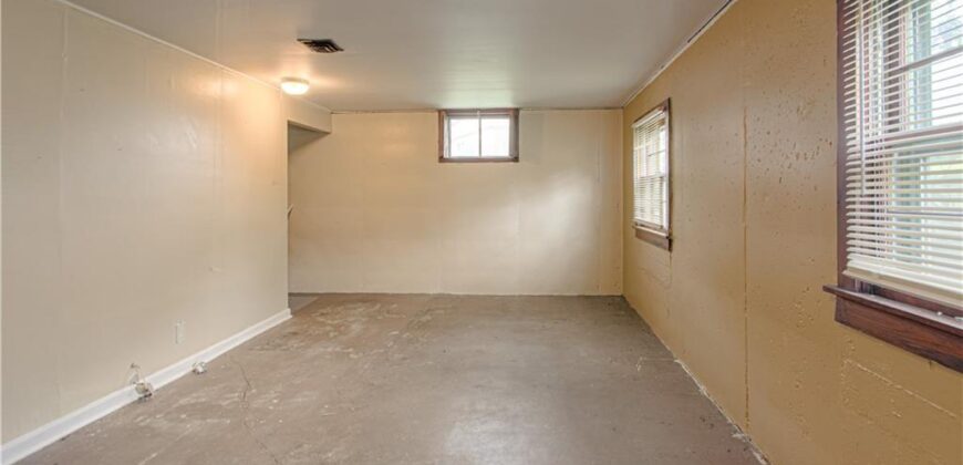 820 S Main Street, Liberty, MO 64068