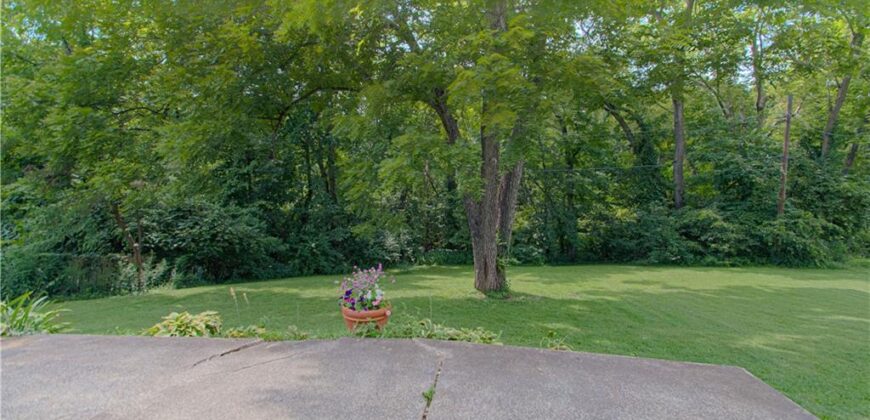 820 S Main Street, Liberty, MO 64068