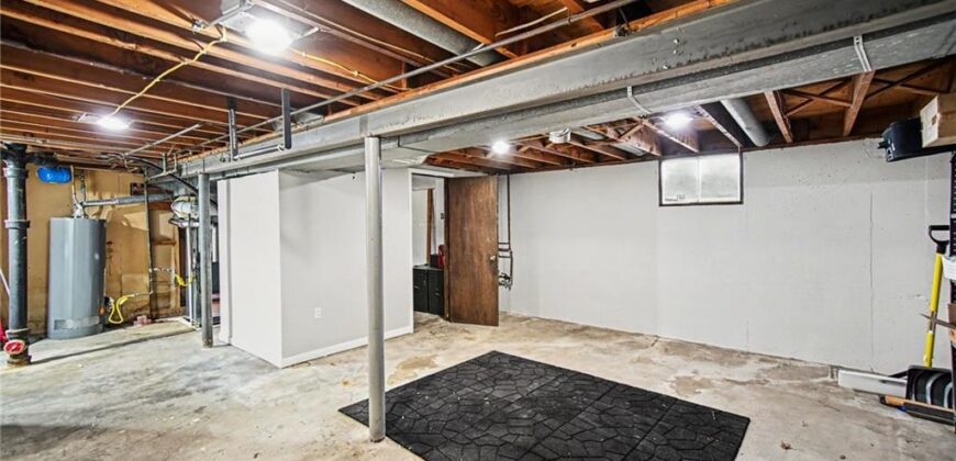 8812 N OAK Trafficway, Kansas City, MO 64155