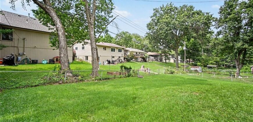 8812 N OAK Trafficway, Kansas City, MO 64155