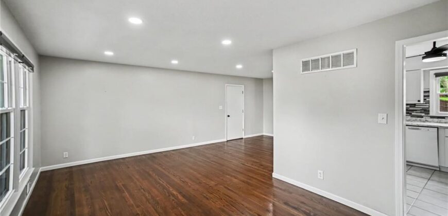 8812 N OAK Trafficway, Kansas City, MO 64155
